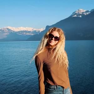 Meet your Posher, Carli